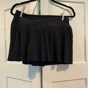 Black pleated lululemon tennis skirt